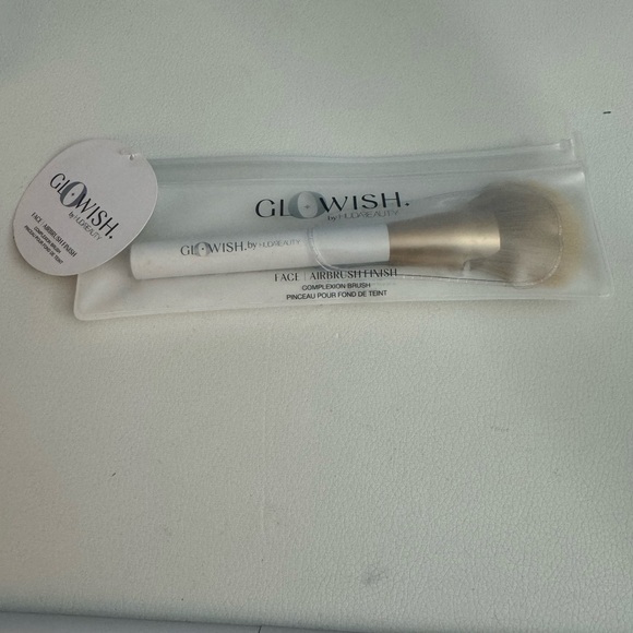 HUDA BEAUTY glOwish complexion brush - Picture 4 of 7